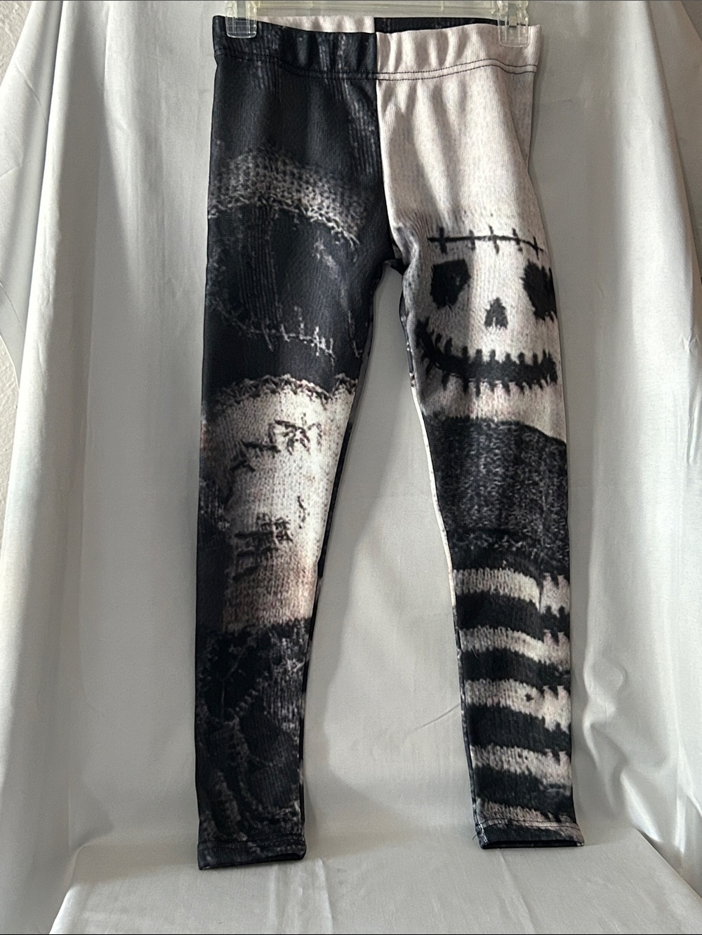 Kids Black & Gray Skull Print Fleece Lined Leggings 13” Waist/24” Inseam